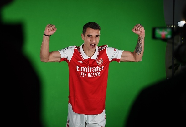 Arsenal cong bo tan binh gia 25 trieu euro hinh anh