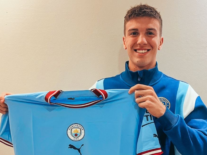 Man City chieu mo tien ve Argentina hinh anh