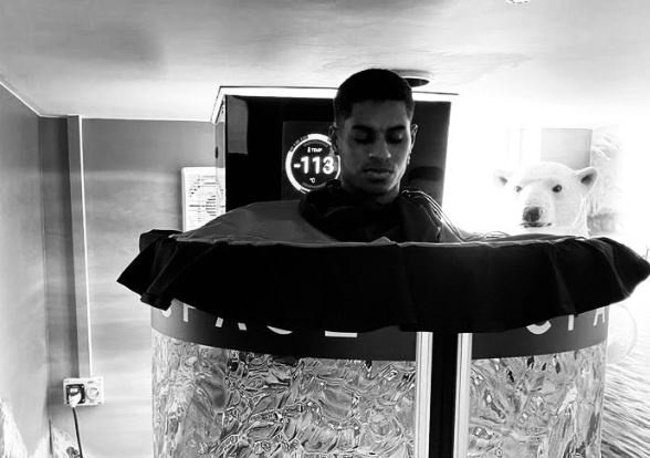 Rashford ngam minh o be nuoc da -113 do C hinh anh