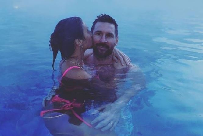 Messi cung gia dinh den day nui lon nhat chau Au hinh anh