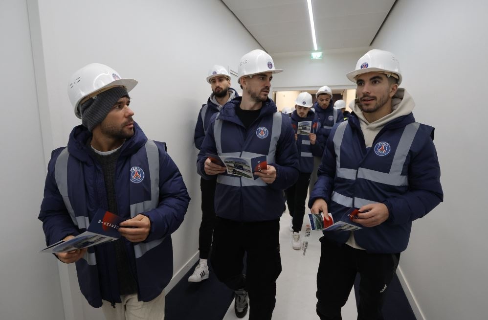 Messi tro lai PSG anh 6