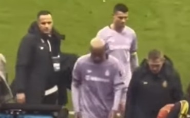 Phan ung cua Ronaldo khi CDV ho vang ten Messi hinh anh