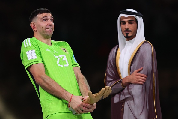 FIFA cam thu mon dung tieu xao khi bat penalty hinh anh