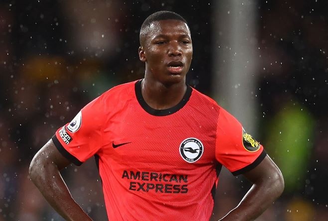 Brighton trung phat cau thu doi sang Arsenal hinh anh