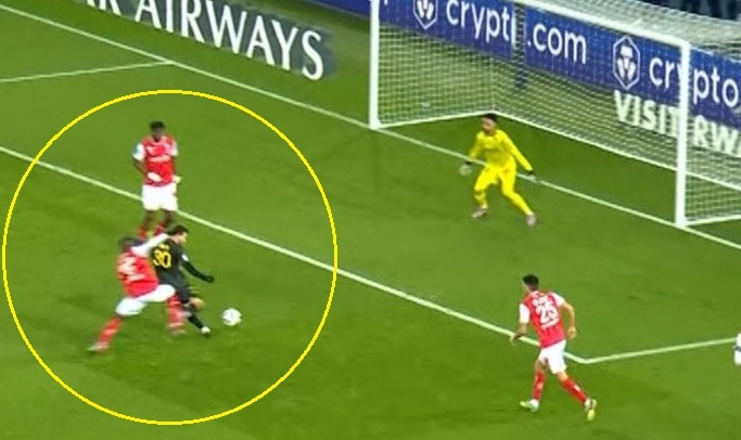 Messi bi che nhao sau pha bo lo tu cu ly gan hinh anh