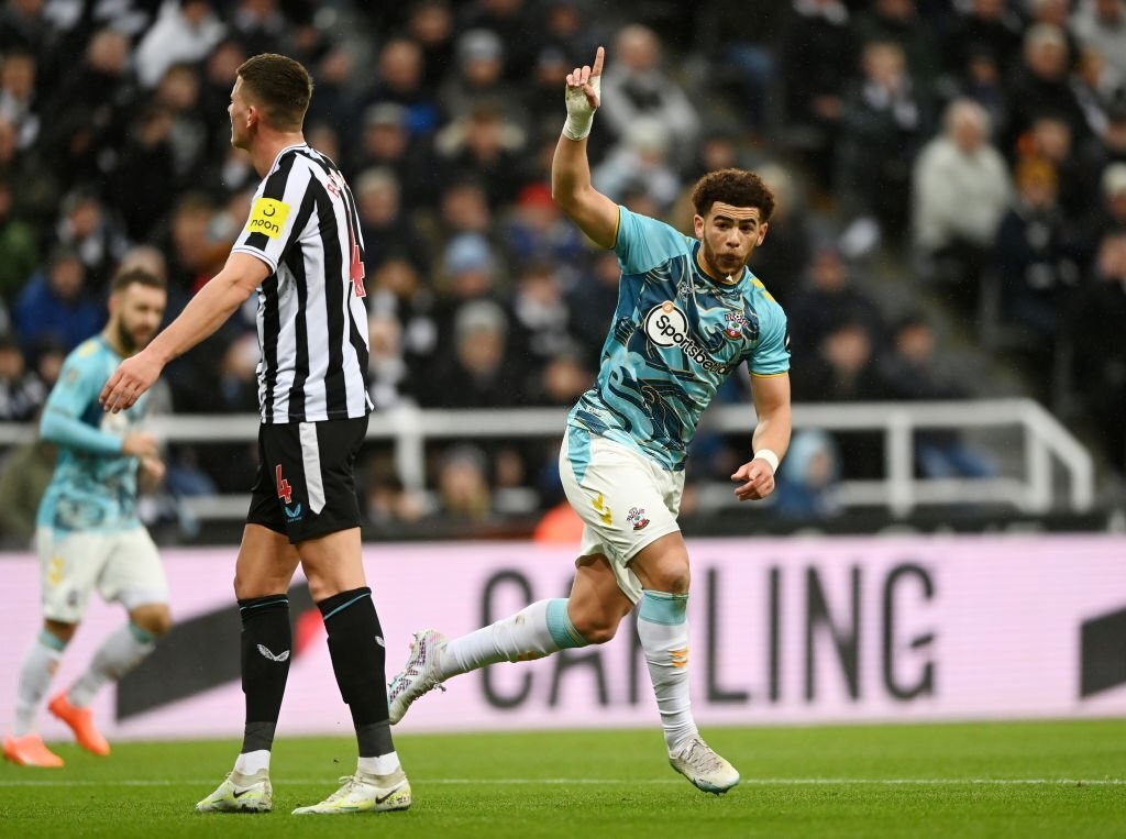 Newcastle vao chung ket Carabao anh 5
