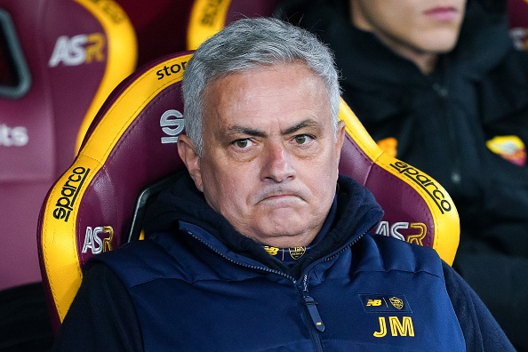 HLV Mourinho noi gian trong tran thua cua Roma hinh anh