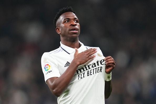 Trong tai gay tranh cai trong chien thang cua Real Madrid hinh anh