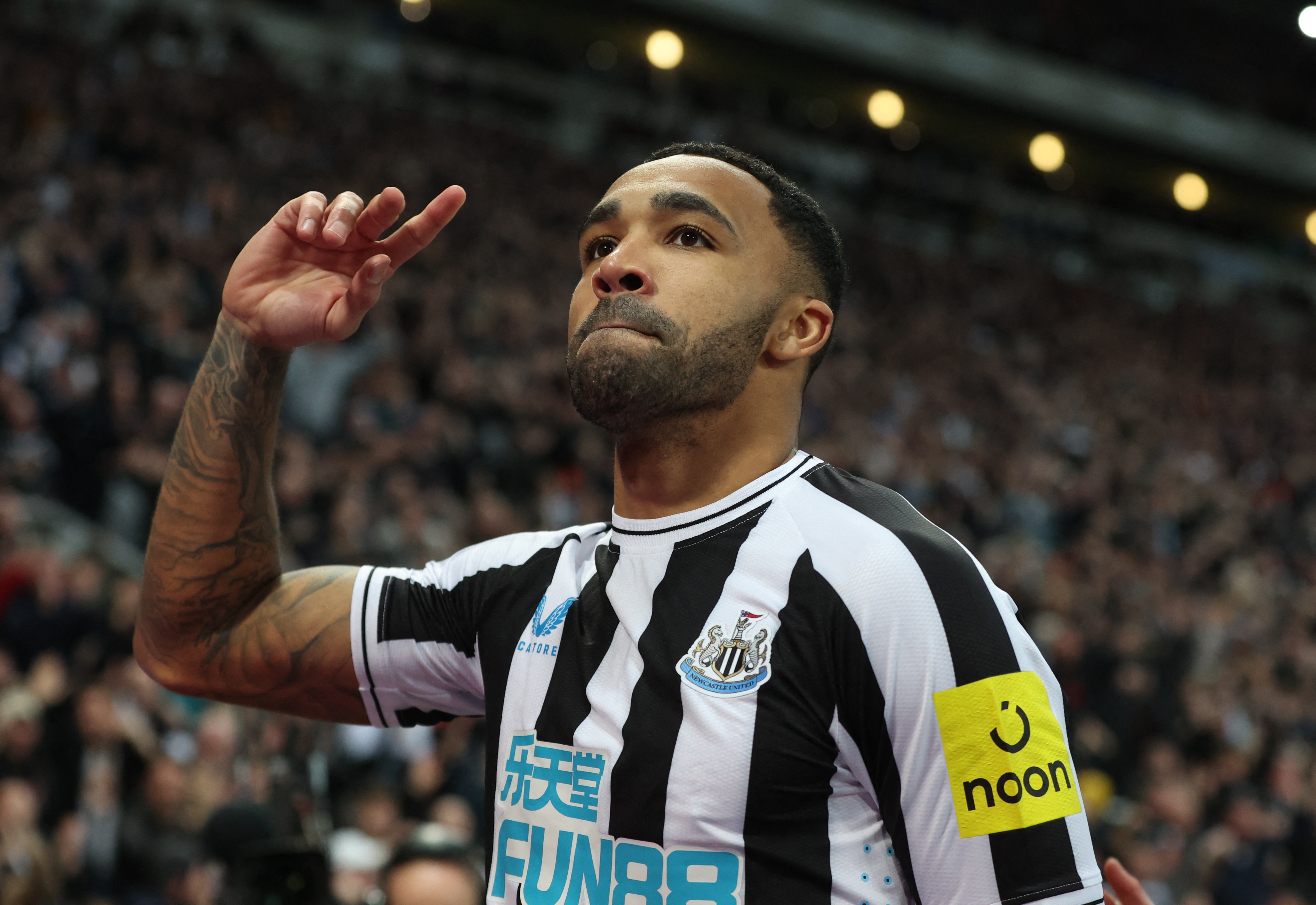 Newcastle mat vi tri thu 3 vao tay Man United hinh anh