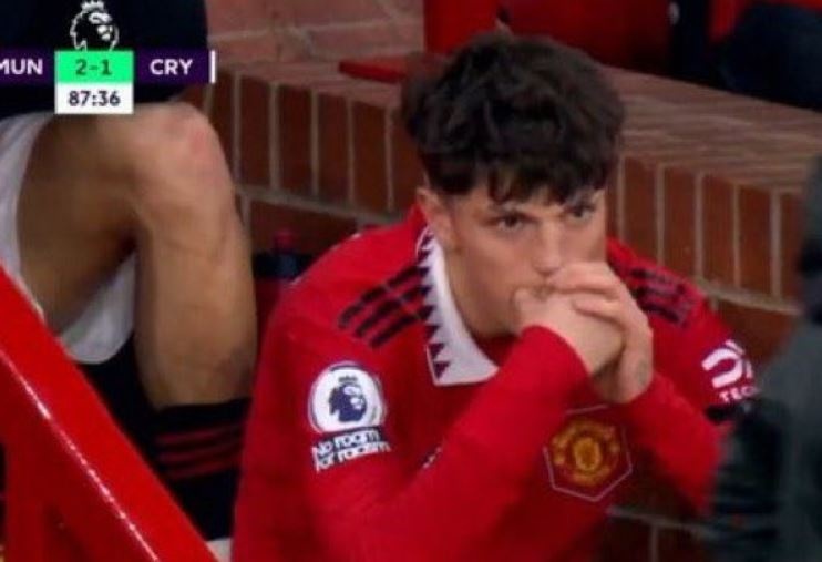 Garnacho chan nan khi bi thay ra som hinh anh