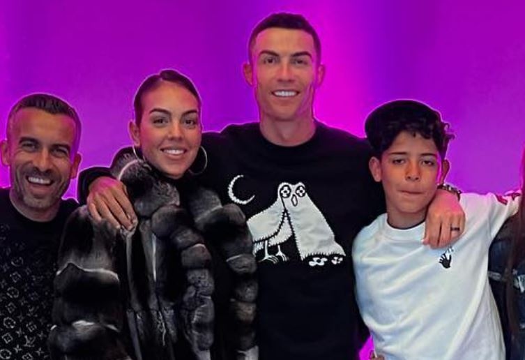 Ronaldo to chuc tiec sinh nhat thu 38 hinh anh