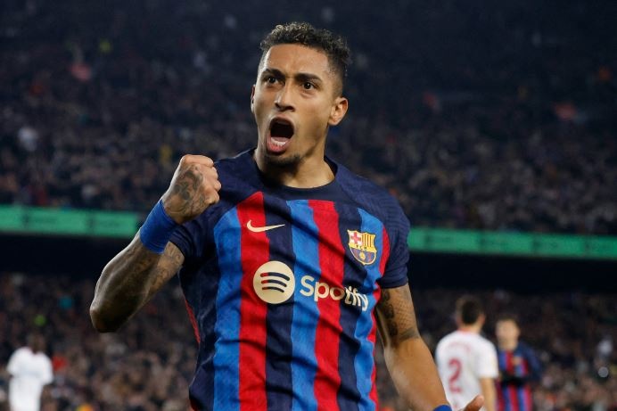 Barca tao khoang cach 8 diem voi Real Madrid hinh anh