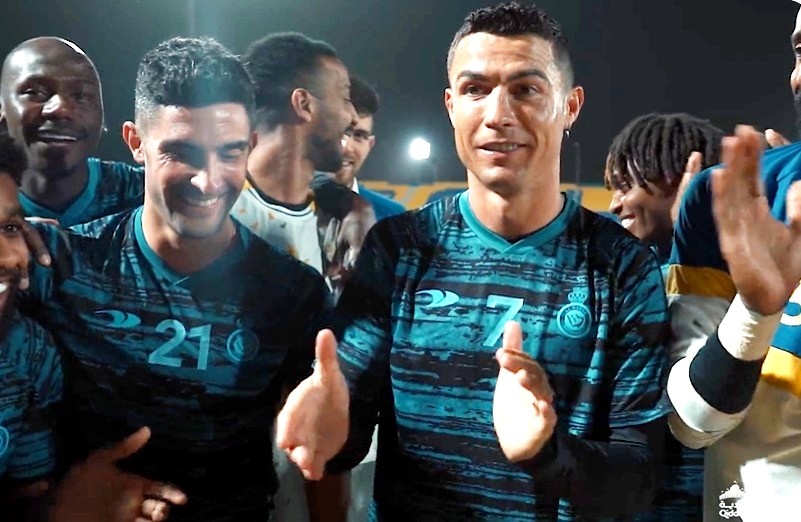 Al Nassr to chuc sinh nhat cho Ronaldo ngay tren san tap hinh anh