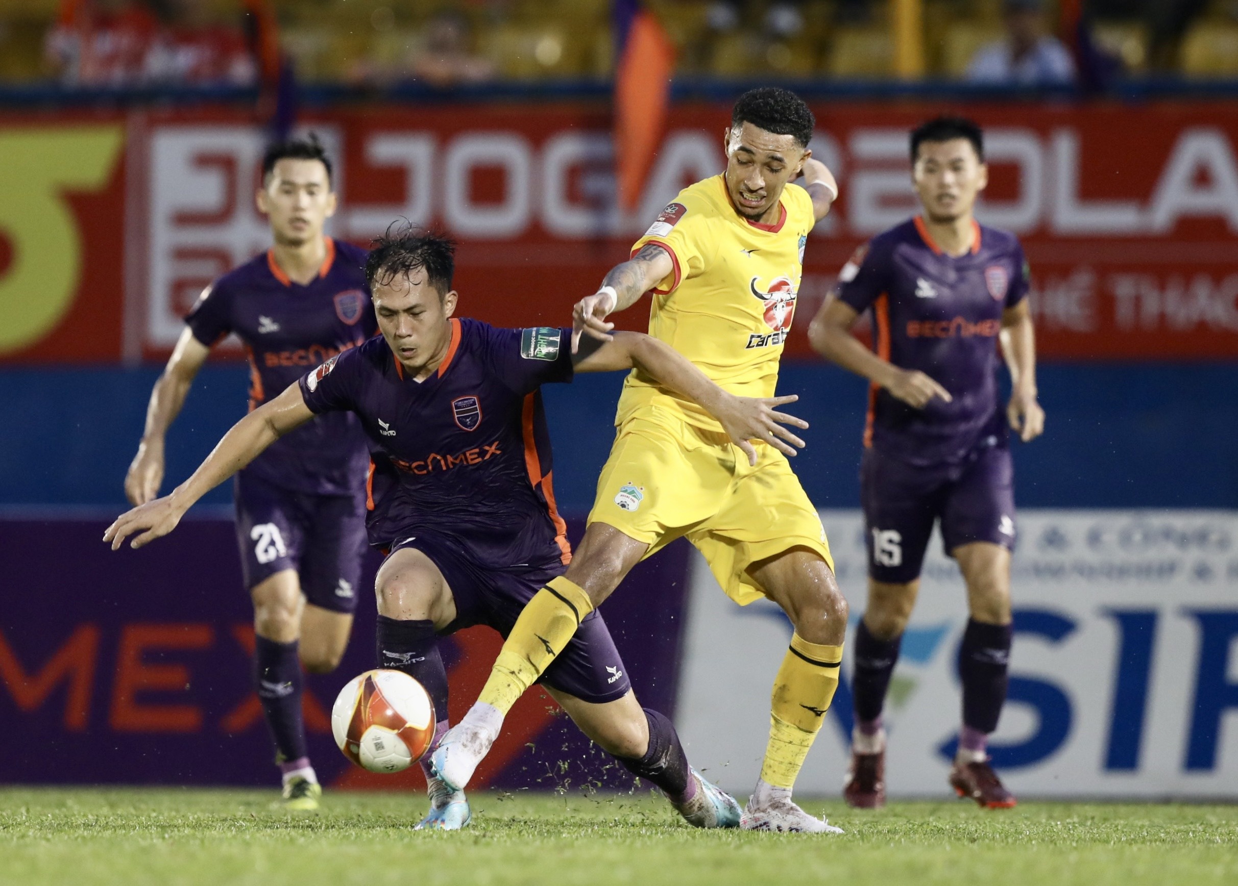 Binh Duong dau HAGL anh 2