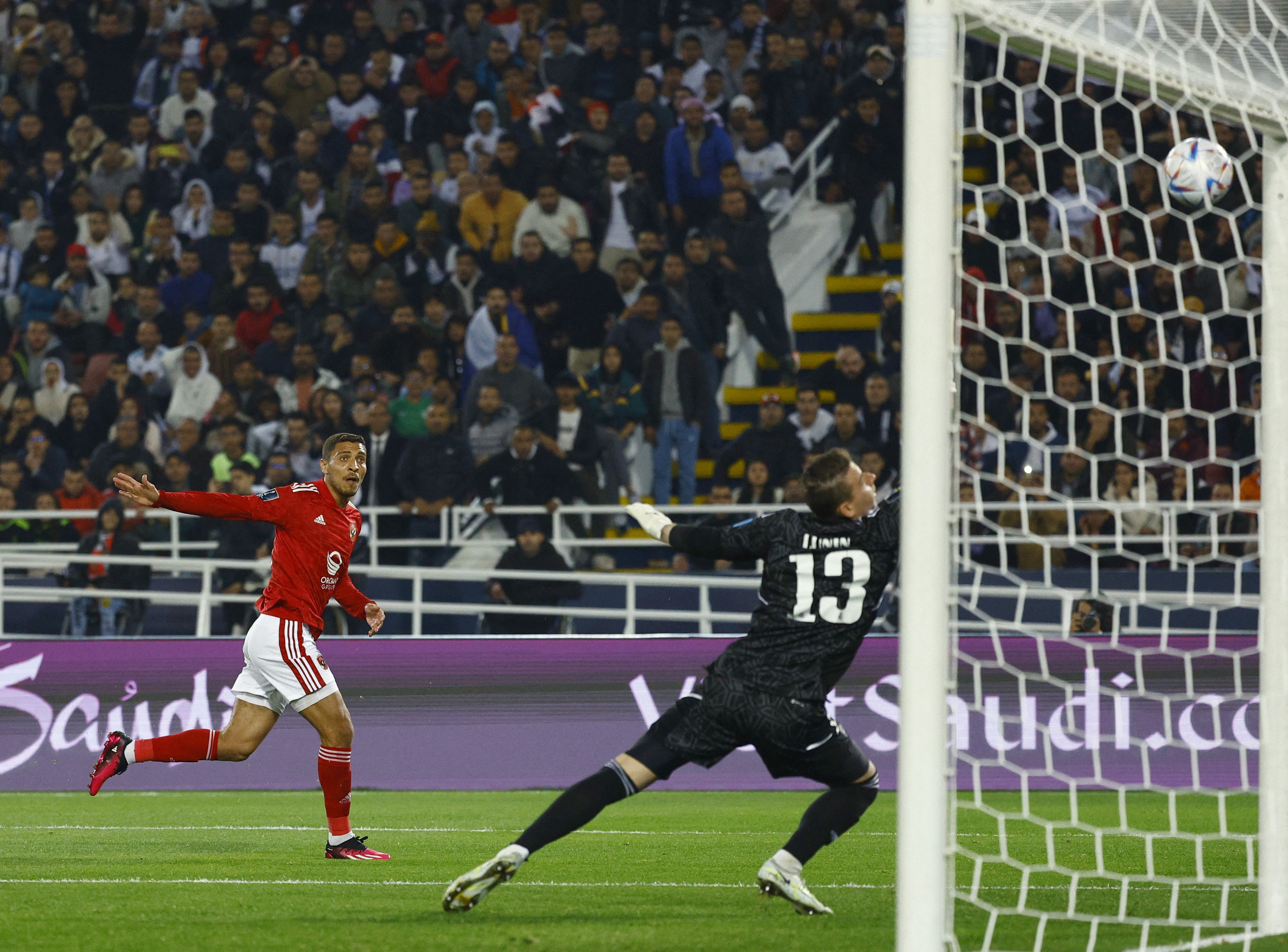 Real vao chung ket anh 1