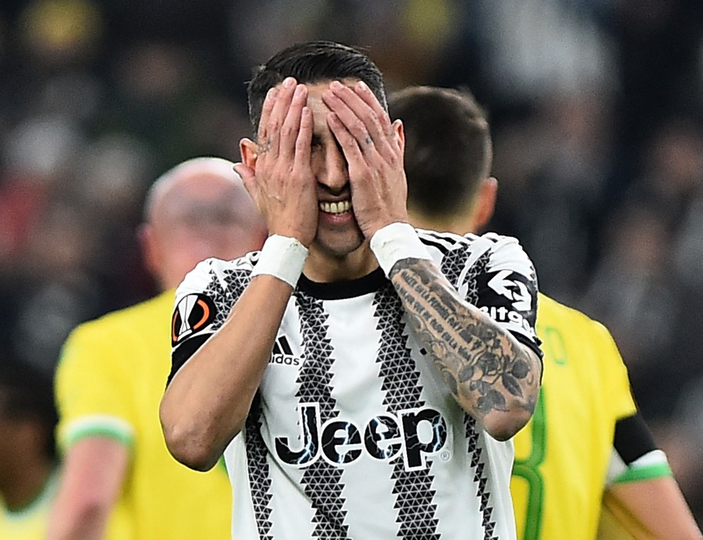 HLV Juventus noi gian voi truyen thong Italy hinh anh