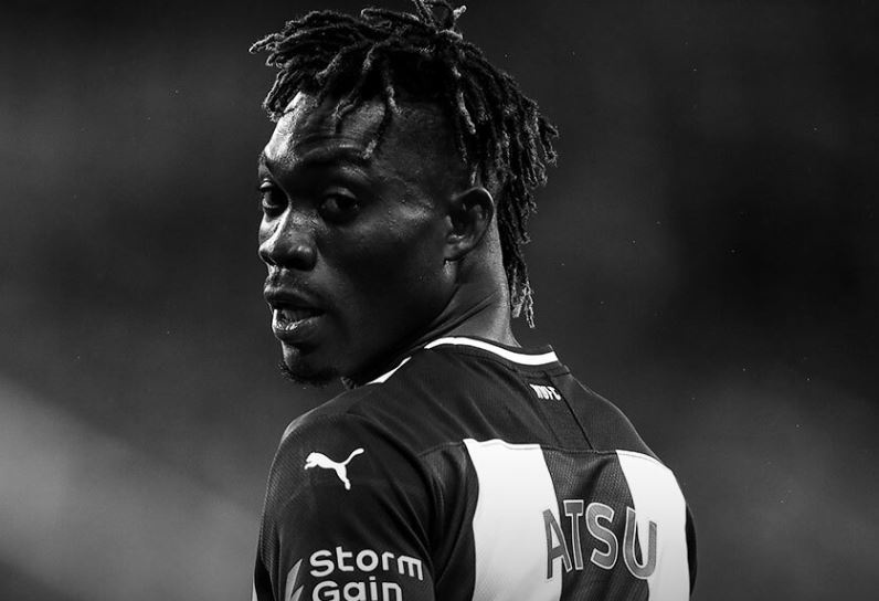 Cuu sao Newcastle qua doi sau 12 ngay bi chon vui trong tran dong dat hinh anh