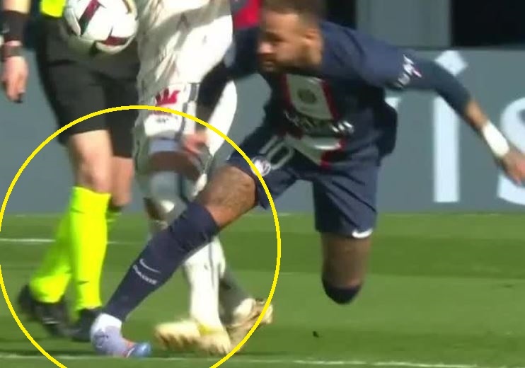 Neymar bi lat co chan hinh anh