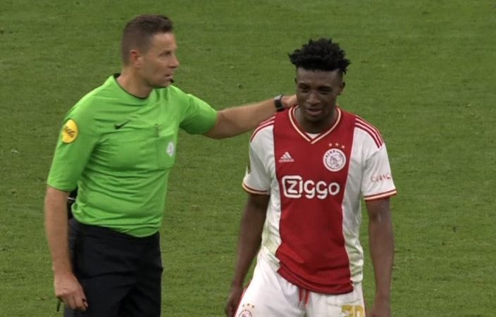 Trong tai Ha Lan an ui, khong rut the cho cau thu coi ao an mung hinh anh