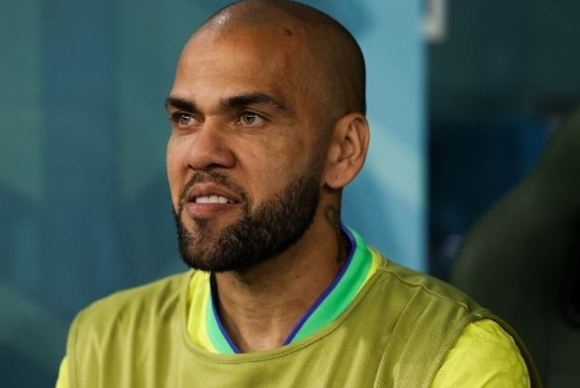 Toa an Tay Ban Nha lo ngai Alves bo tron hinh anh