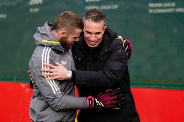 Van Persie tro lai tham Manchester United hinh anh