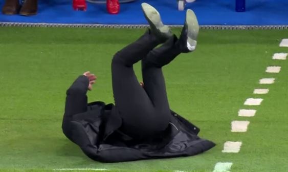 Phan ung cua HLV Simeone trong ngay Atletico ngang duong Real Madrid hinh anh