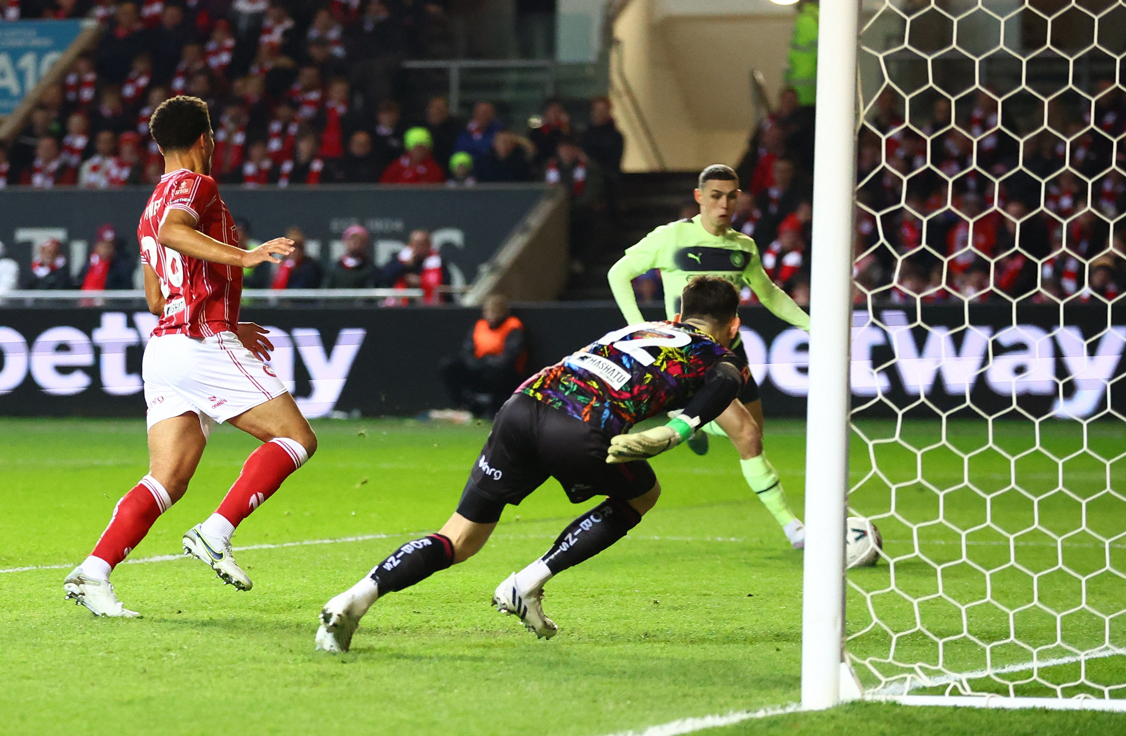 Man City vao tu ket anh 2