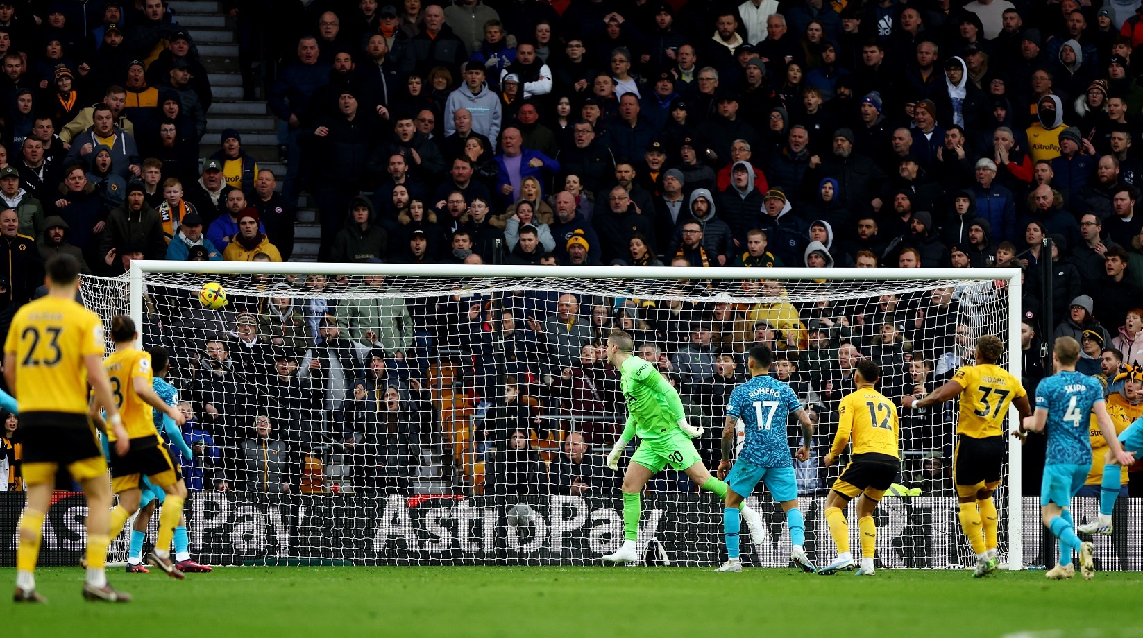 Tottenham dau Wolves anh 2