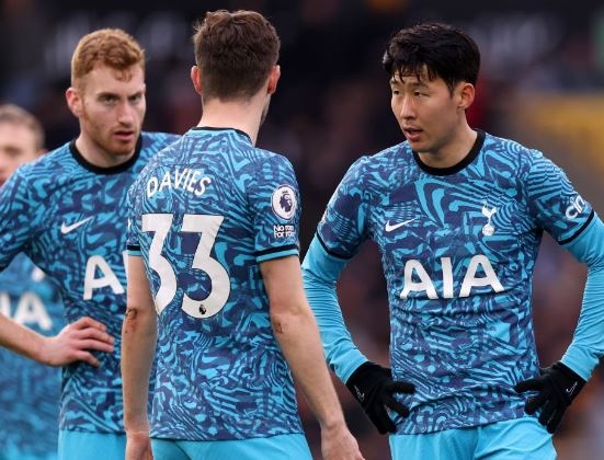 Tottenham hut hoi trong cuoc dua voi Man United hinh anh