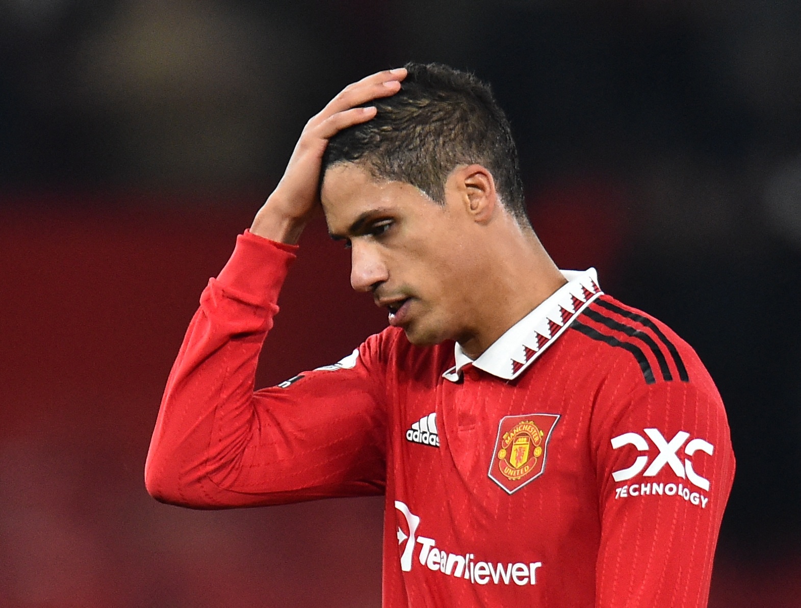 Varane mang dong doi sau tran thua 0-7 hinh anh