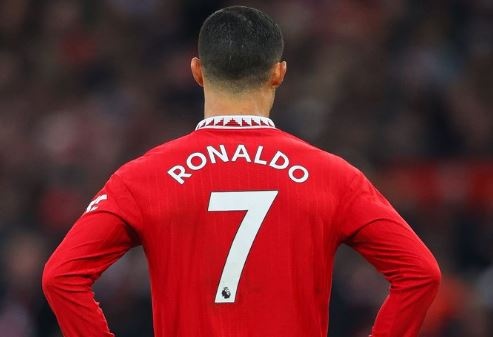 Piers Morgan ha he khi MU thua Liverpool 0-7 hinh anh