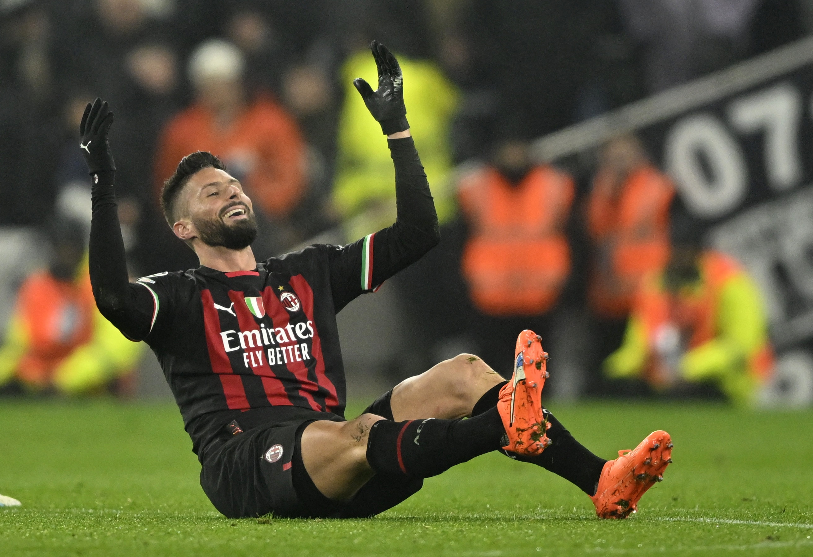 Milan vao tu ket Champions League sau 11 nam hinh anh