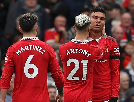 Casemiro nhan the do, MU chia diem voi doi bet bang hinh anh