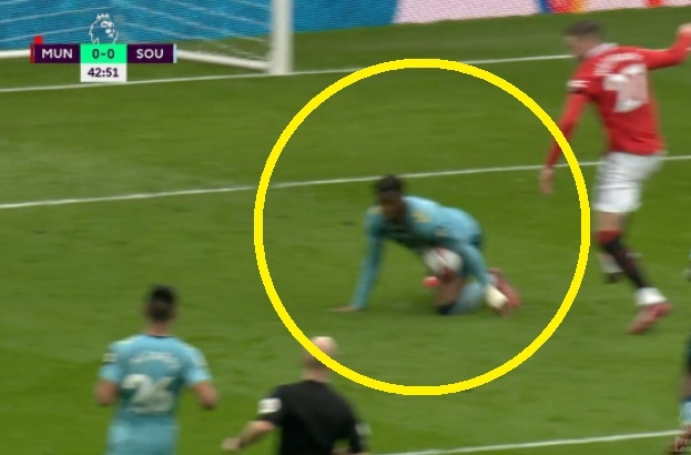 VAR gay tranh cai trong tran dau cua Man United hinh anh