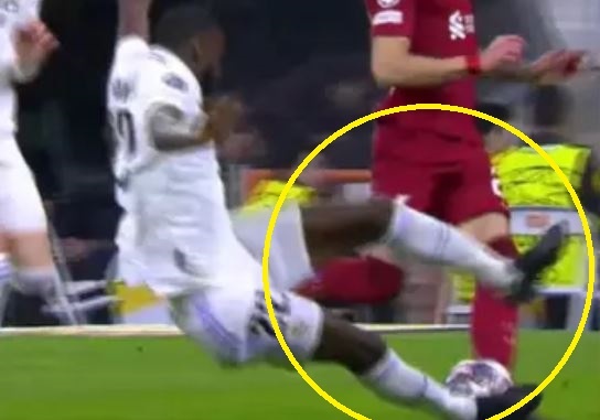 Rudiger bi chi trich vi vao bong bang hai chan voi Nunez hinh anh