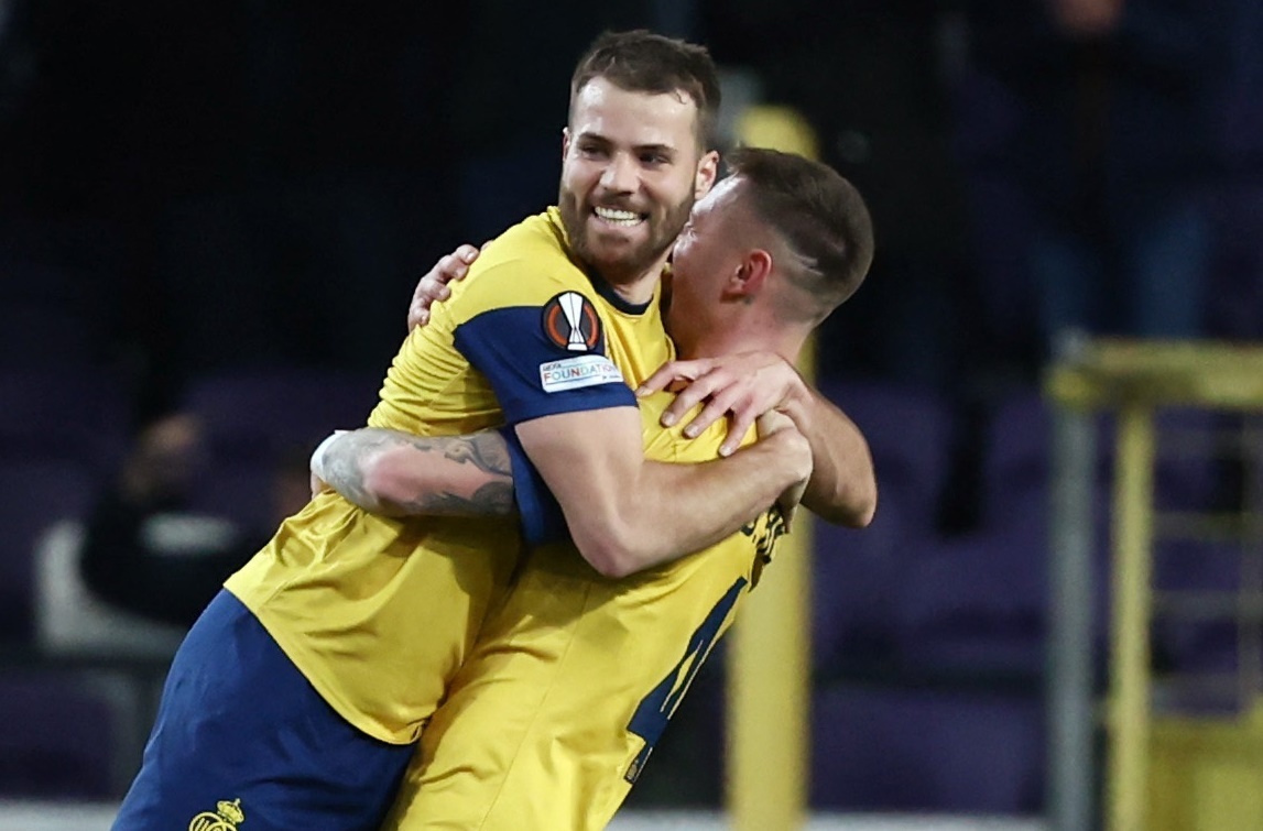 Doi hinh 43 trieu euro viet chuyen co tich tai Europa League hinh anh