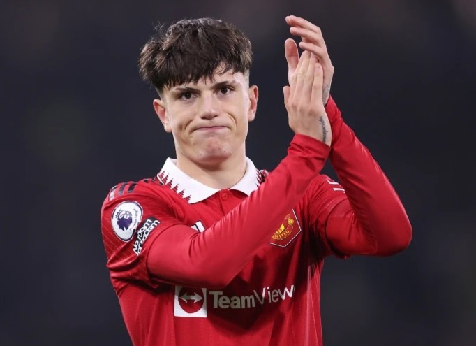 Garnacho gap rac roi vi bai dang tren mang xa hoi hinh anh