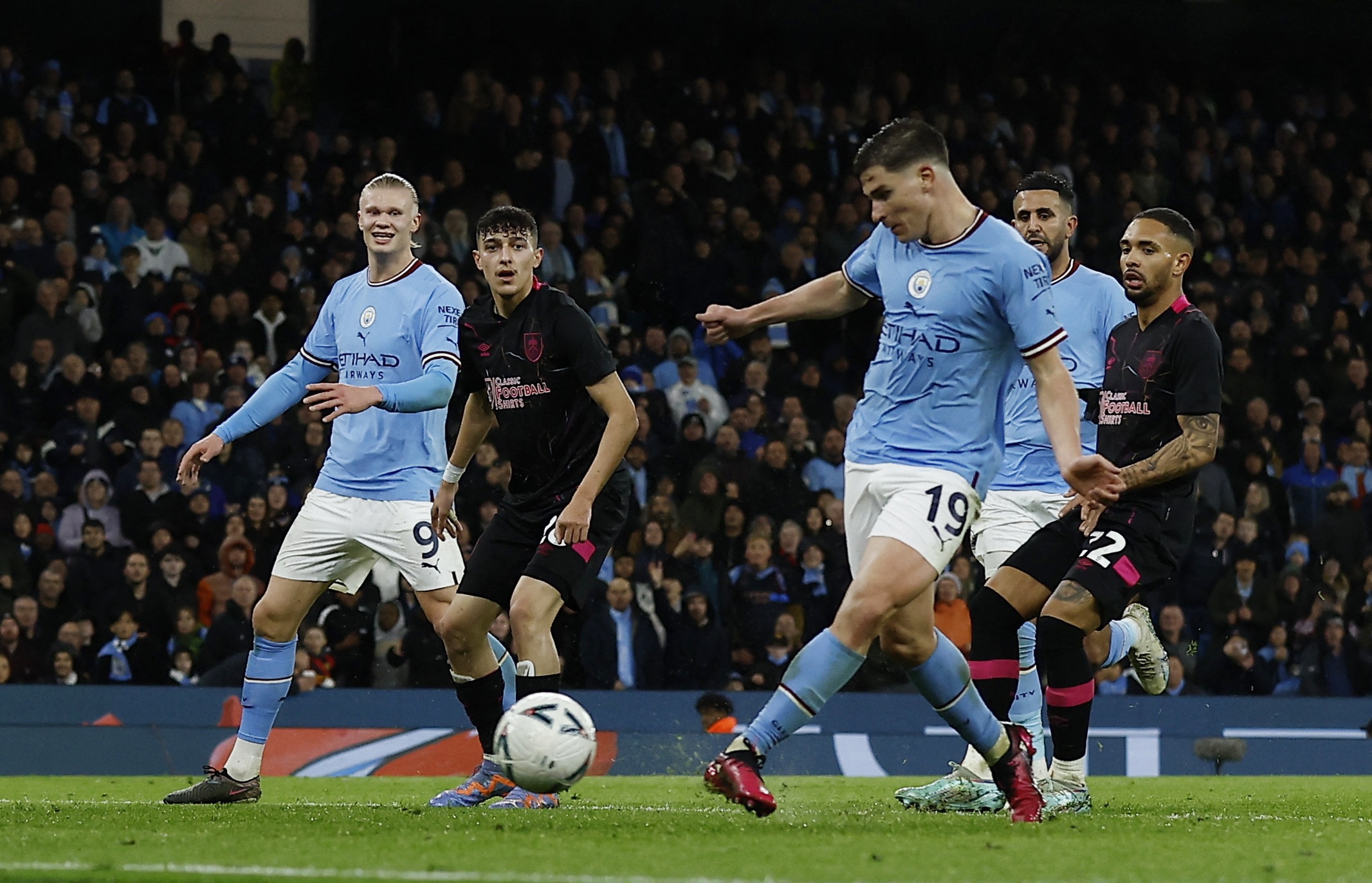 Haaland ghi ban anh 5