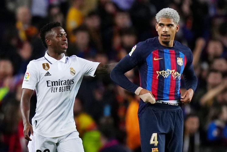 Cu chi dep cua Vinicius sau khi khien hau ve Barca phan luoi hinh anh