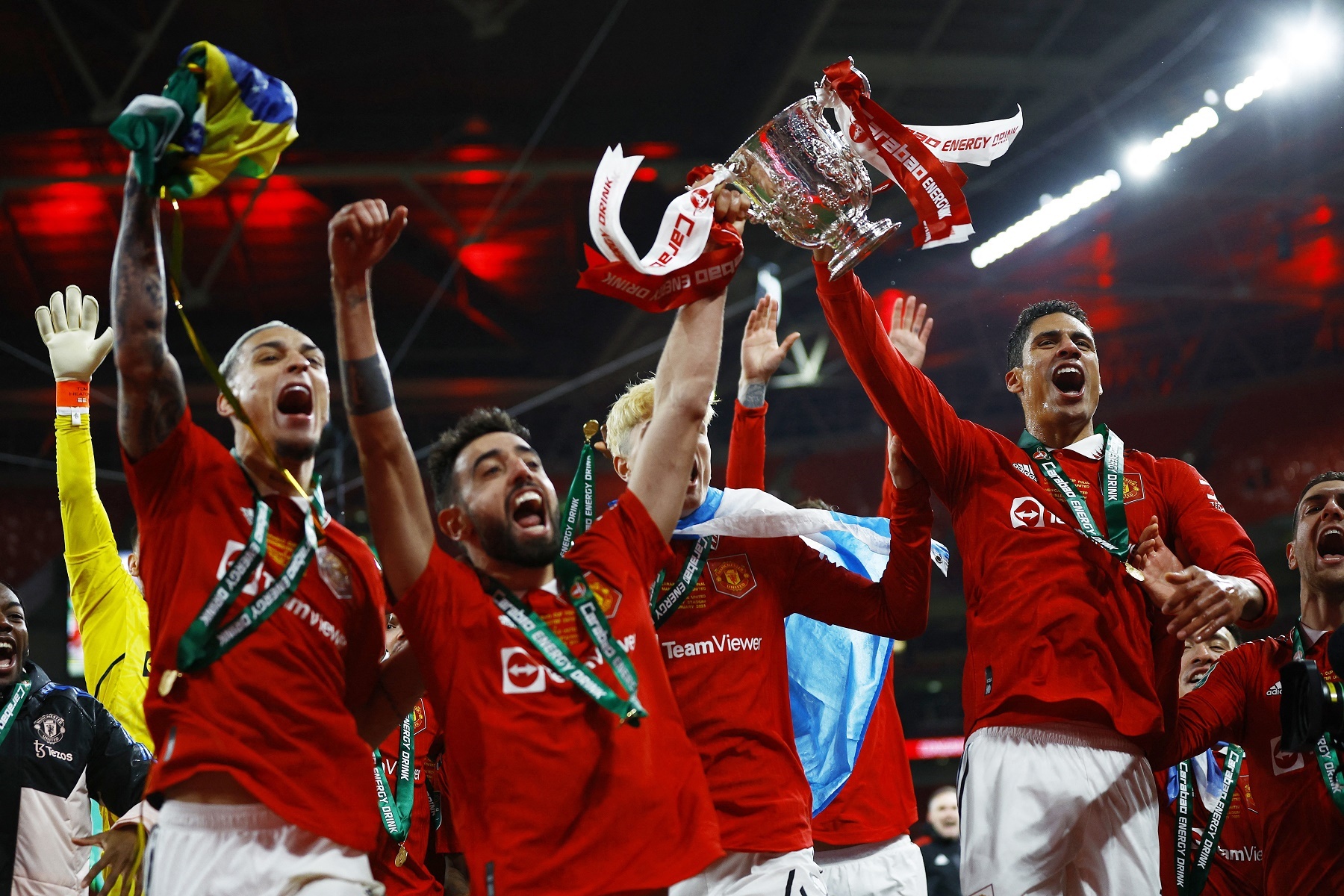 Gioi chu Qatar muon mua 100% co phan MU hinh anh