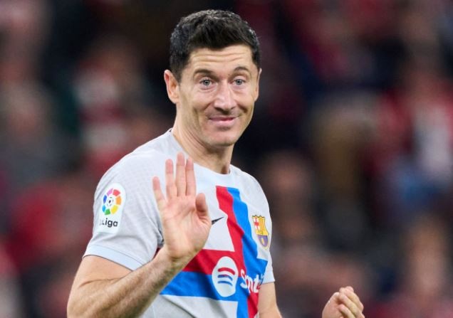 UEFA dieu tra Barca hinh anh