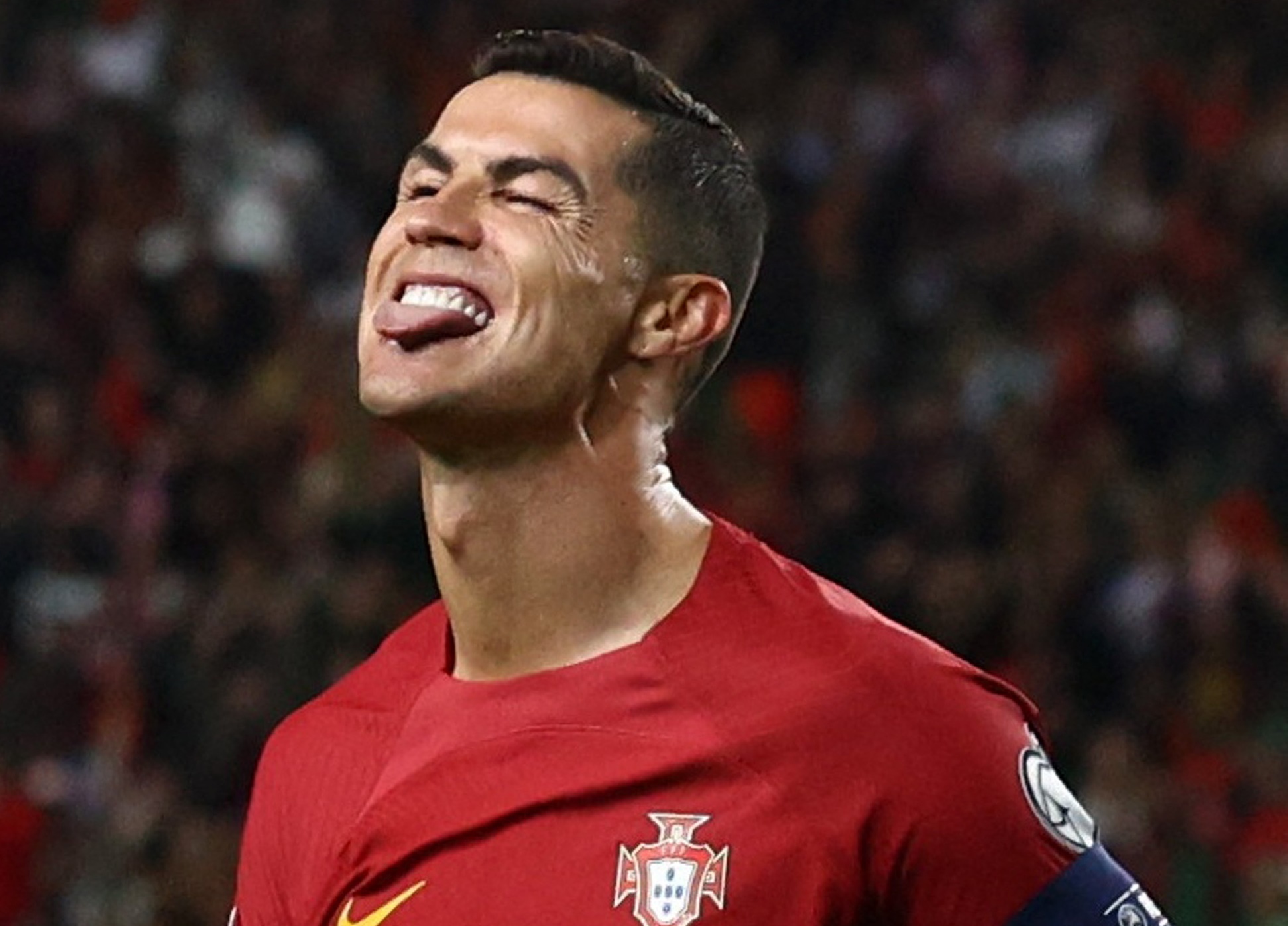 CDV doi tuoc ban cua Cancelo, trao cho Ronaldo hinh anh