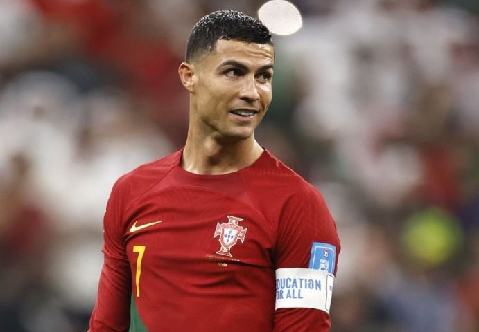 Ronaldo di vao lich su hinh anh