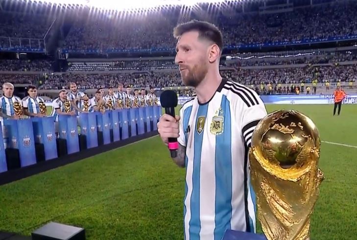 Messi toa sang anh 4