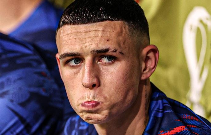 Phil Foden roi tuyen Anh vi phai phau thuat khan cap hinh anh