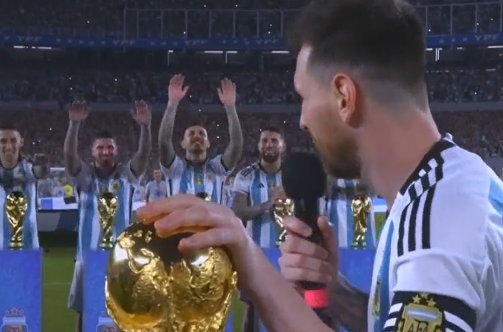 Messi toa sang anh 1