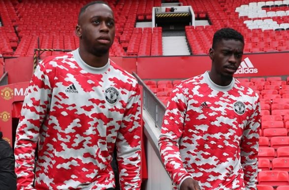 Hai hau ve MU dam phan dau quan cho doi tuyen chau Phi hinh anh