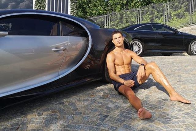 Ban gai dung tang Ronaldo sieu xe hinh anh