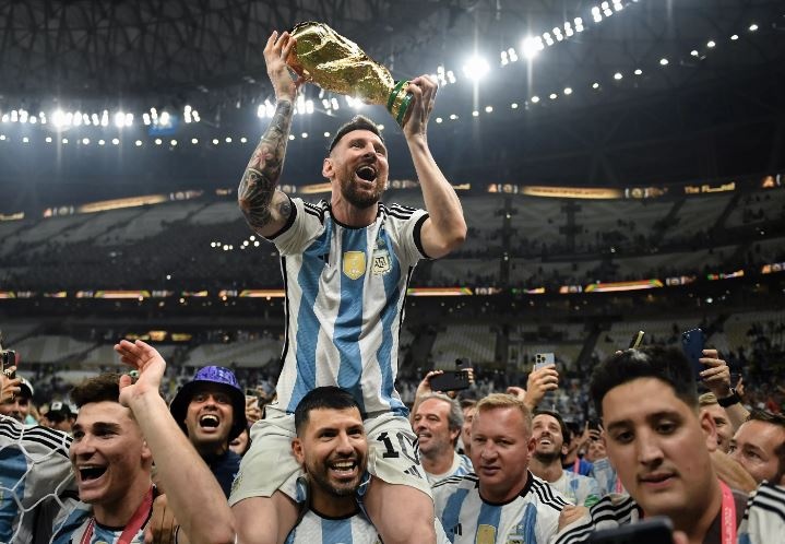 Patrice Evra khoc 3 ngay sau chung ket World Cup hinh anh