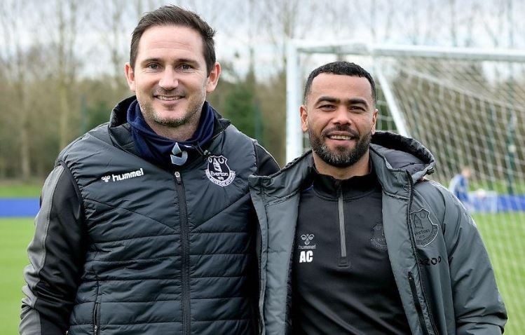 Chelsea dat thoa thuan don HLV moi hinh anh